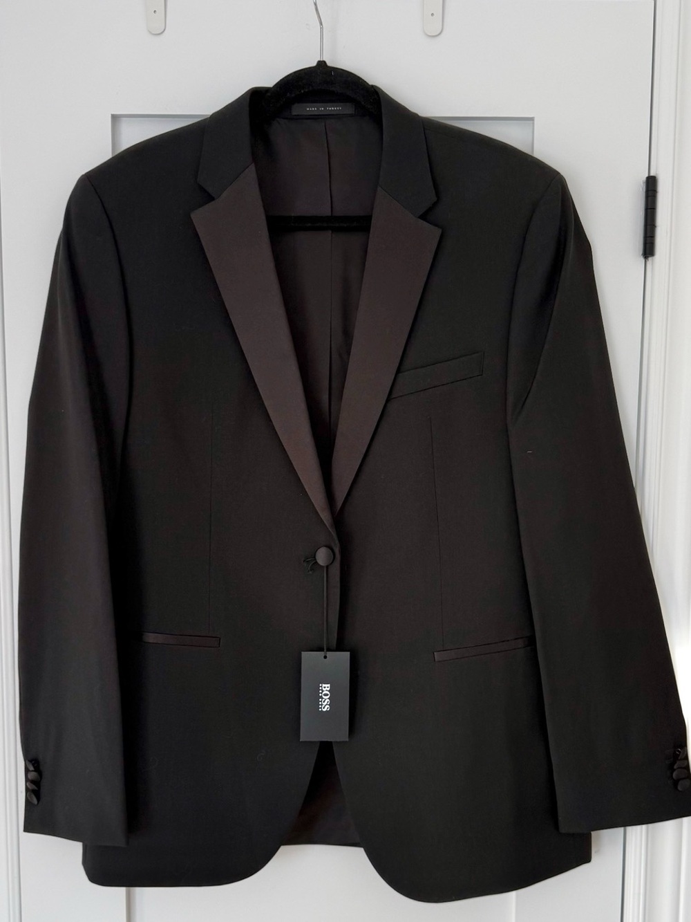 HUGO BOSS Black Tuxedo Suit 42R BNWT Virgin Wool Silk Trim Luxury Designer Tux